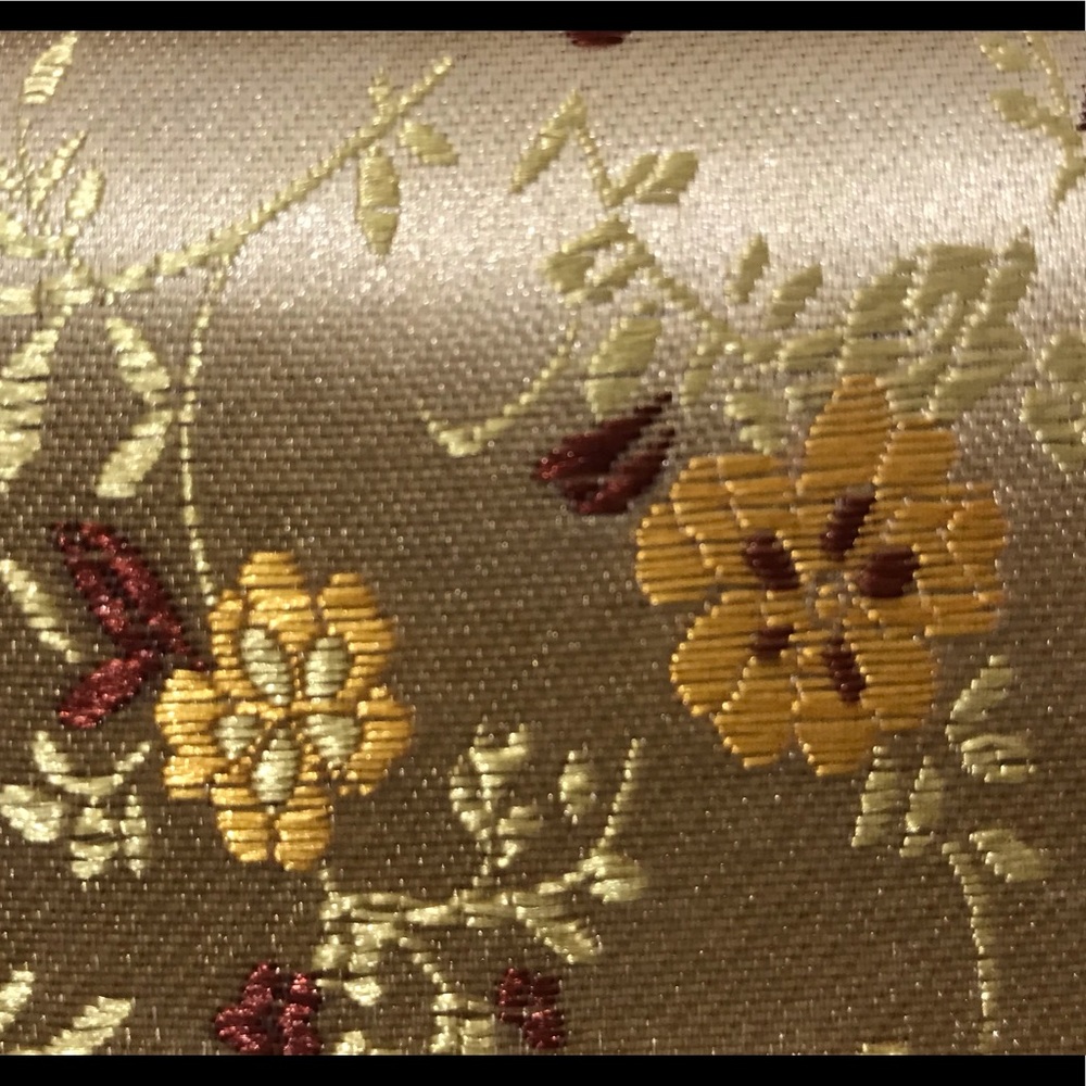 Silk floral kisslock coin purse - Picture 16 of 16